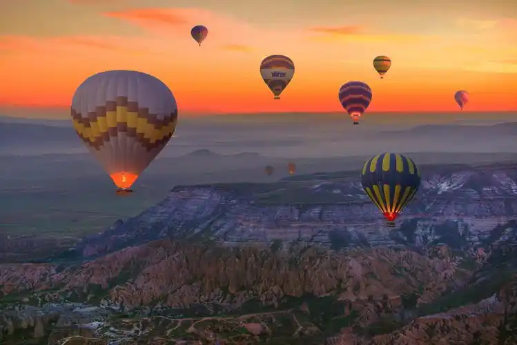 空中的风景 —卡帕多奇亚热气球 ——王小刚
