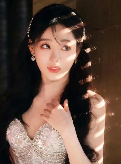 祝绪丹银色美人鱼