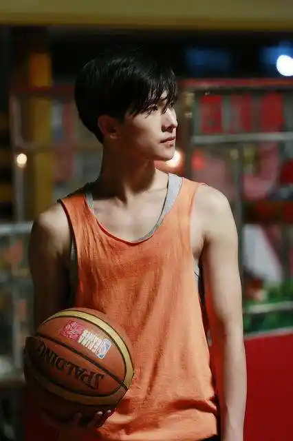元气十足的篮球少年,活力四射,帅气又会打篮球的boy,是不是完全招架不