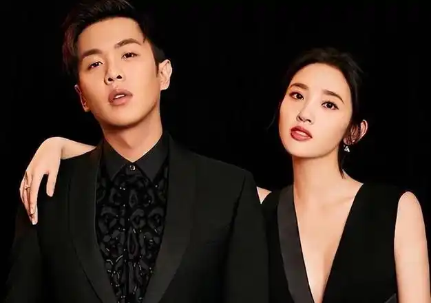 张若昀一家三口现身重庆:老婆身材火辣,4岁女儿笑起来像张若昀|李沁