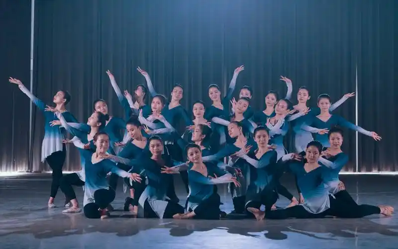 单色舞蹈古典舞刚柔并济喜乐庙会演绎最美中国风