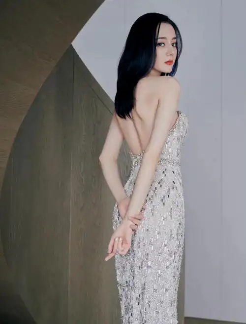 迪丽热巴同款烫钻抹胸连衣裙性感露背开叉长裙气质生日派对晚礼服