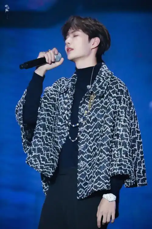 191101 陈情令南京演唱会 @uniq-王一博 cr:logo