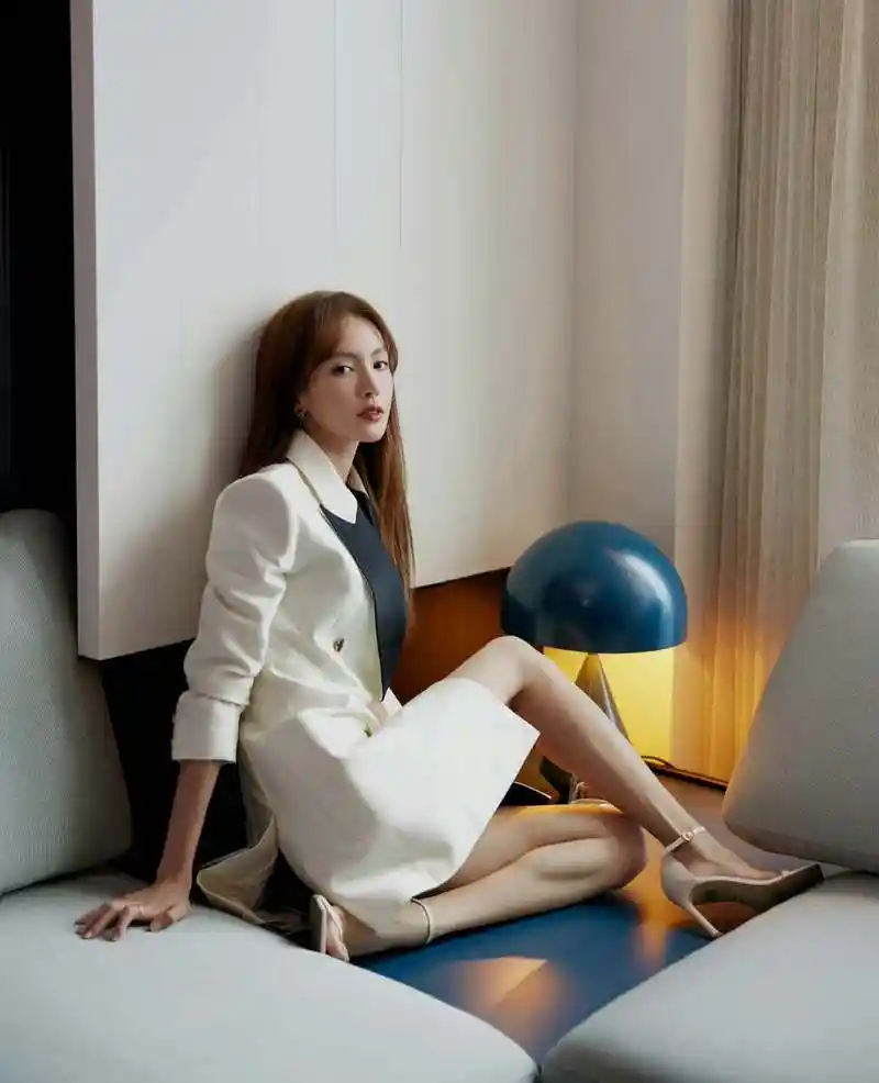 金晨大长腿写真系列[捂脸]