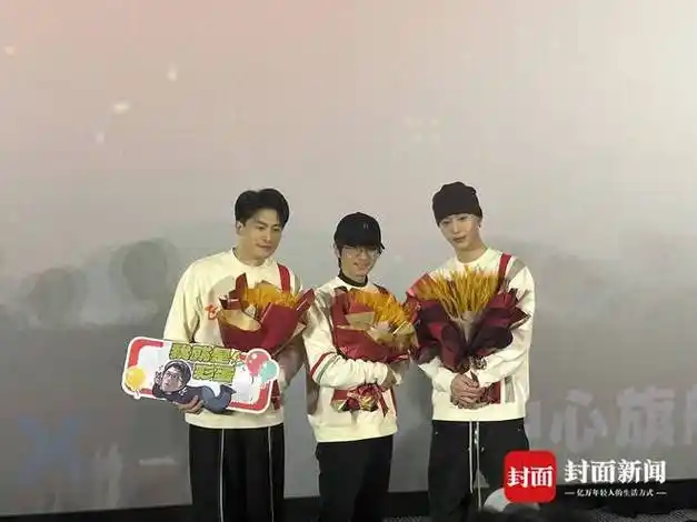 黄雅莉官宣产子,"二妈"何洁自曝陪产,怀孕期间曾送多件婴儿服|王源