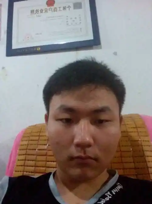 脸型就一大饼脸,腰粗,腿短.我想对得起祖国和人民.