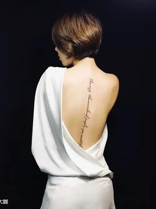 背脊英文_纹身图案手稿图片_钟政的纹身作品集