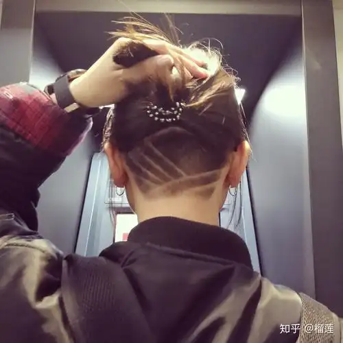 有没有好看的半剃头图片女生