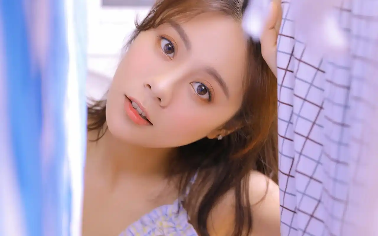 家居美女性感写真高清电脑桌面壁纸