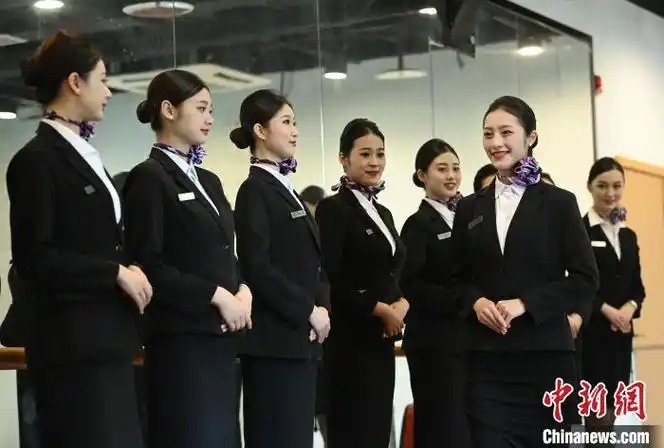 探访空姐首飞岗前形象礼仪集训