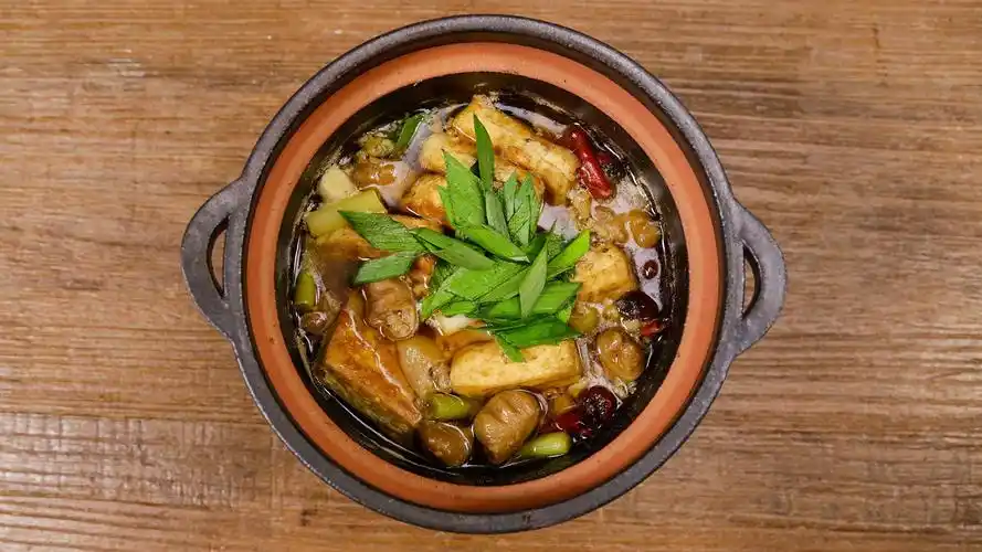 美食台|臭豆腐肥肠煲