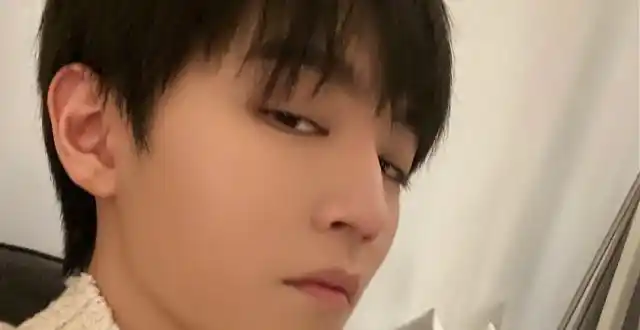 王俊凯在家自拍最帅气的一面,给大家