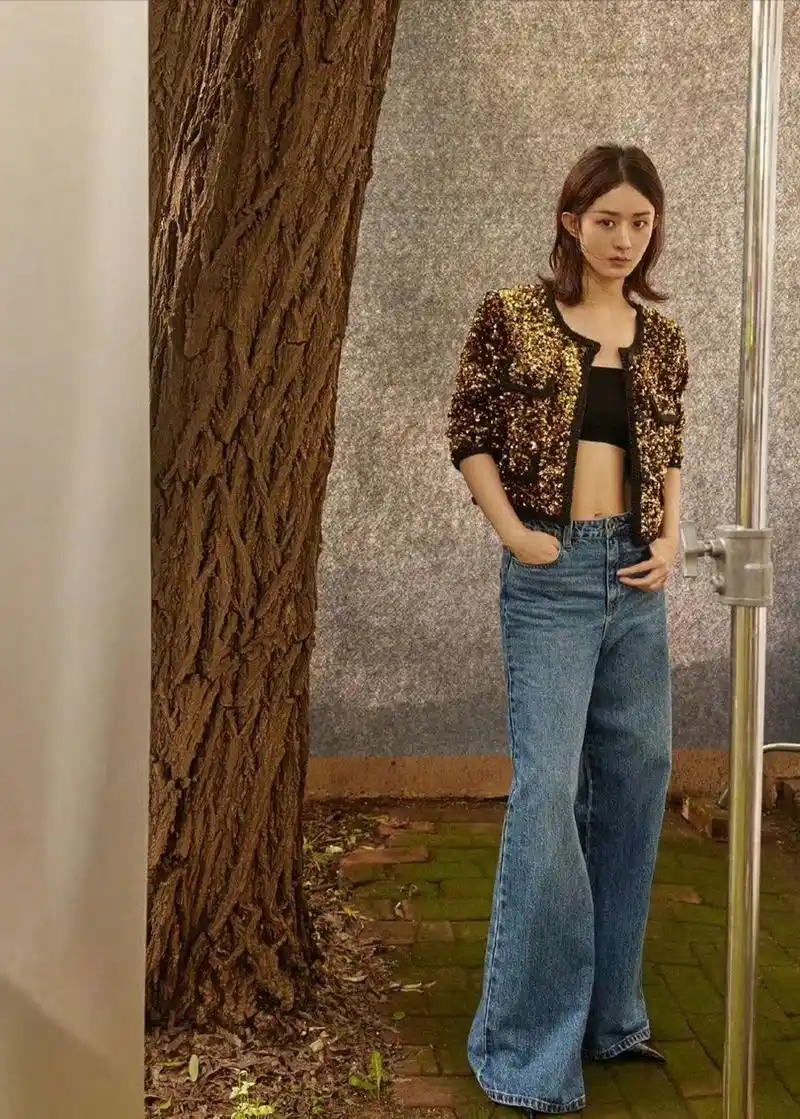 赵丽颖杂志封面新鲜出炉,又酷又飒