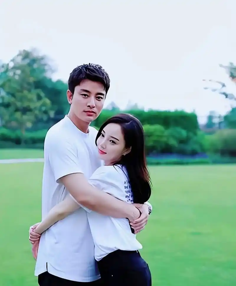 他曾说原谅她5次,果然,这俩分不开了 贾乃亮和李小璐宣布复合,引发了