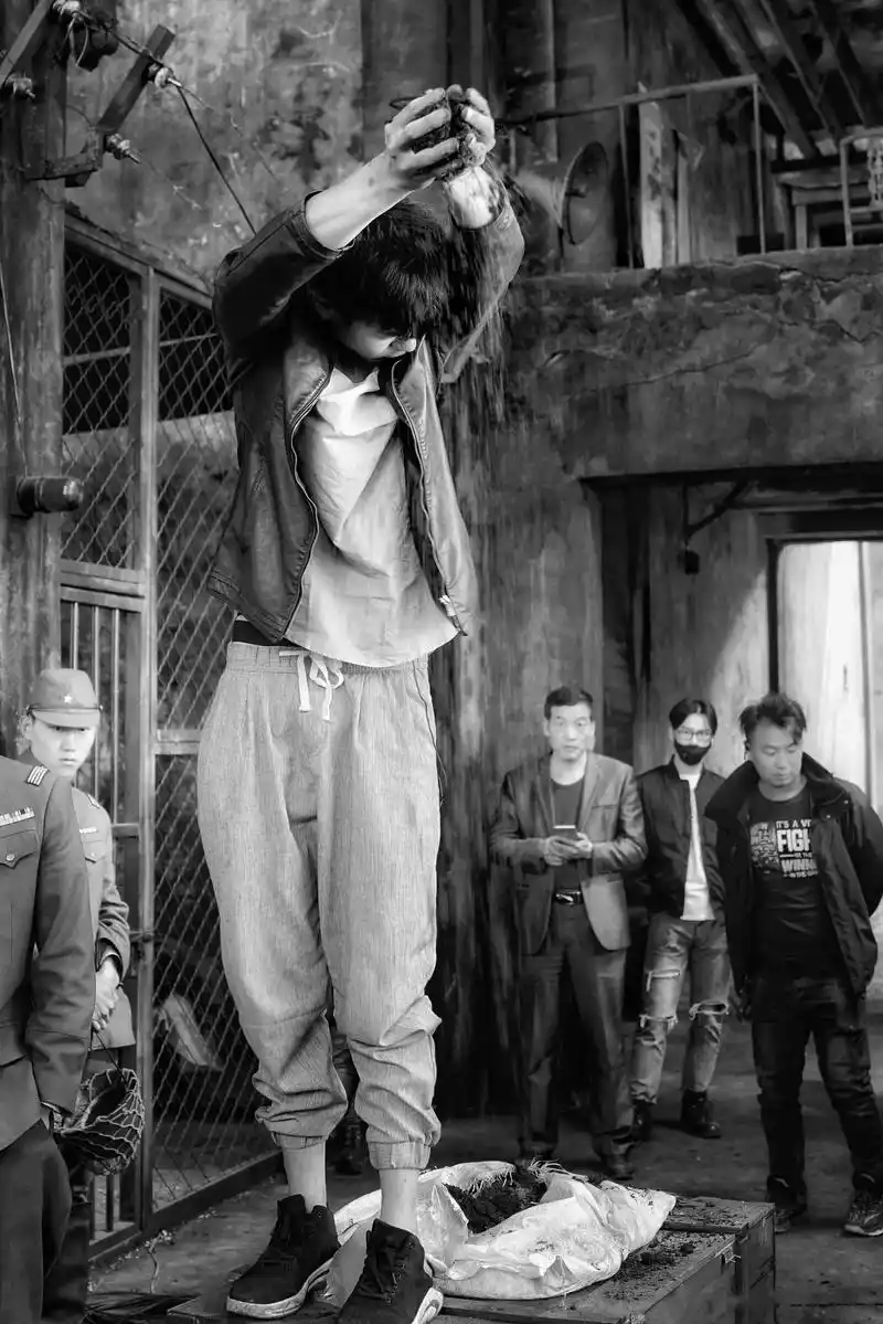 剧组工作的人们