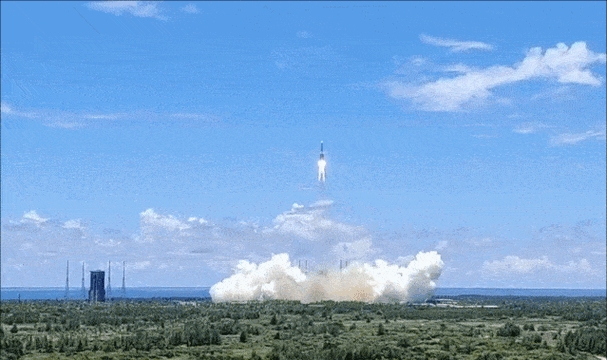 我国首个火星探测器"天问一号"由长征五号运载火箭发射升空,我国深空