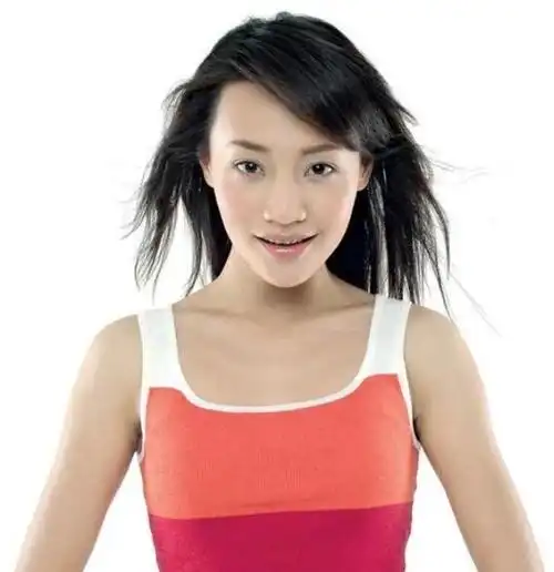 《加油好男儿》获得全国亚军后正式正式进入演艺圈,与井柏然,李易峰