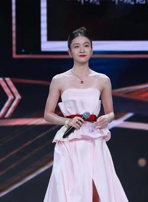 还可以点亮你的时尚魅力,尤其是对于与段和,张雪迎年龄相仿的女性