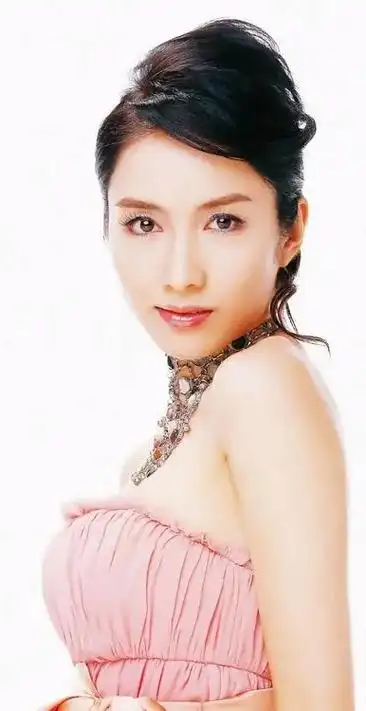 黎姿,1971年出生香港,祖籍,广东省江门市,演员,歌手,代 - 抖音