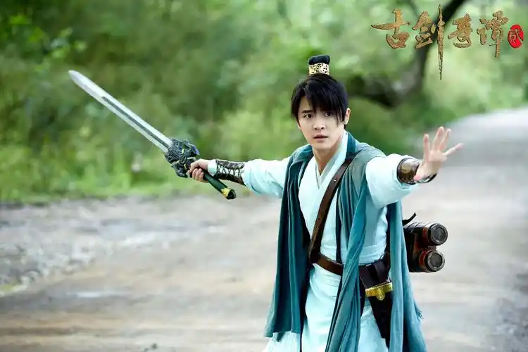 付辛博少年气十足《古剑奇谭2》剧照电视剧《古剑奇谭2》讲述了精擅偃