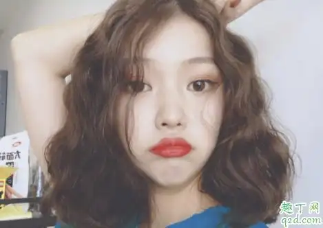 羊毛卷发型适合圆脸吗