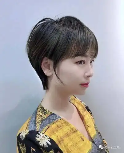 2020流行撇耳超短发