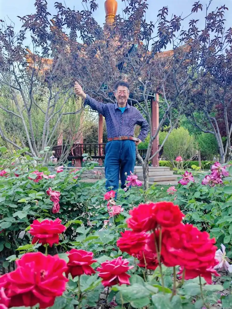 和朋友一起合作共赢拍摄的抖音短视频:美丽动人中山花园:风吹麦 - 抖