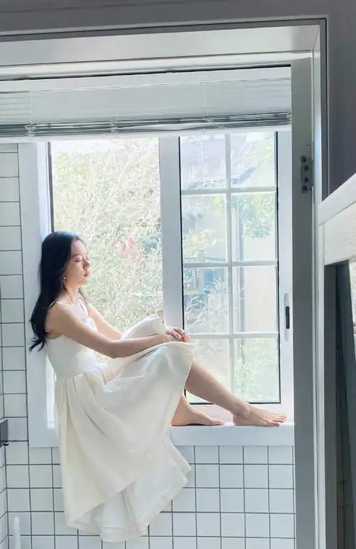 赵今麦羊毛卷彩虹帽