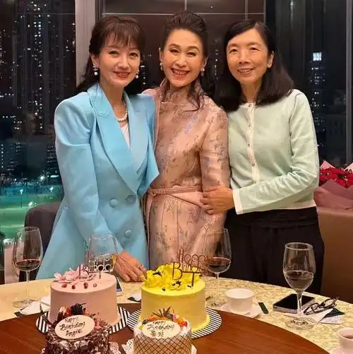 赵雅芝70大寿照片曝光,丈夫罕见露面,无美颜下的她竟大变样