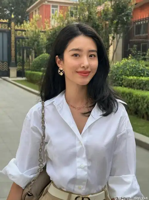 刘亦菲干妈杨采钰新恋情曝光,结束相差30岁老少恋,爱上了高富帅