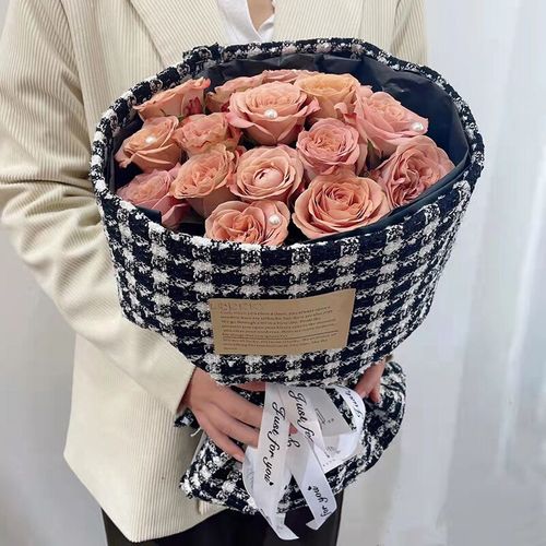 卡布奇诺小香风眼线白玫瑰花束生日鲜切花北京上海深圳武汉杭州同