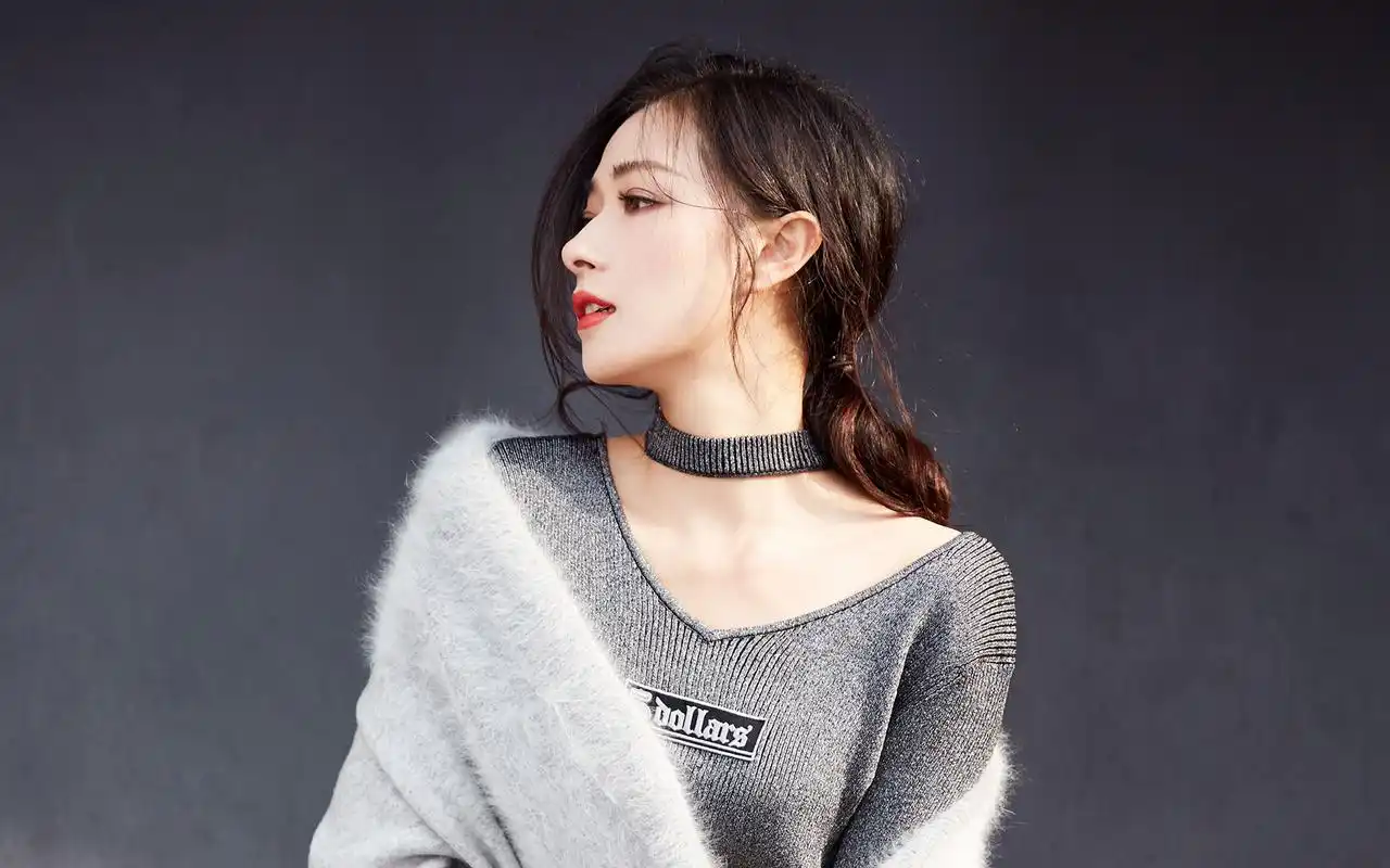 万茜性感迷人图片桌面壁纸