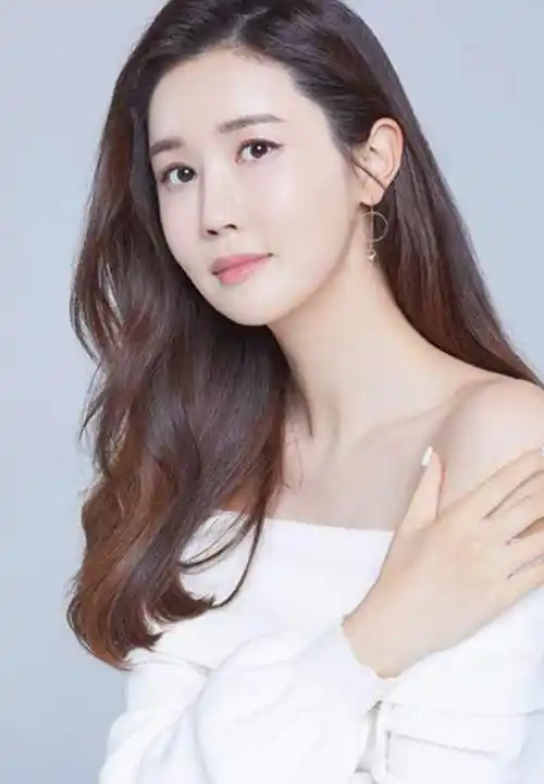 38岁韩国女神李多海结婚与男友结束8年爱情长跑婚纱照太甜蜜