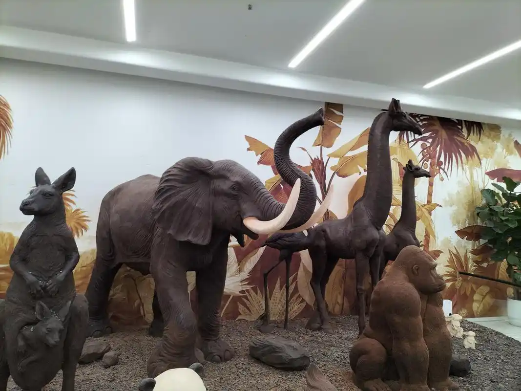 逛上海城隍庙,被巧克力博物馆的,巧克力制品给惊艳到了.