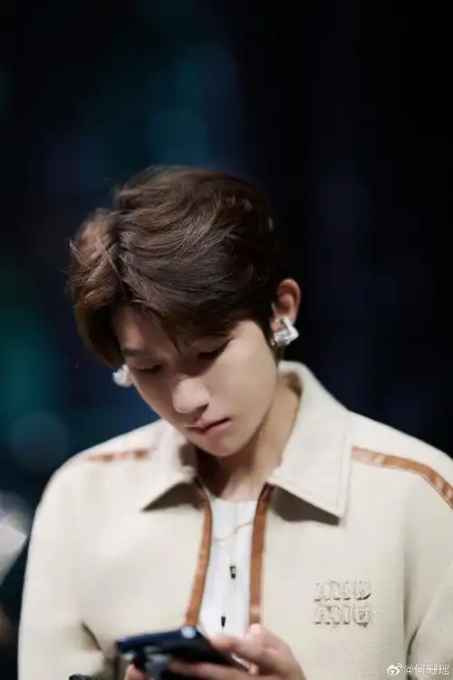 王源tmea白t彩排照