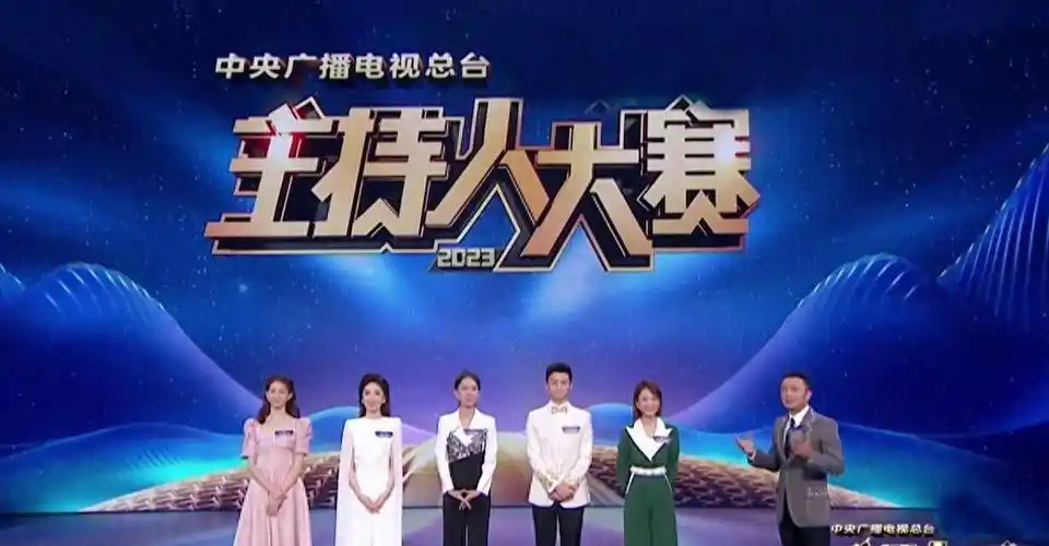 主持人大赛:翻版王嘉宁出局,康辉指出语速问题,搞笑用错了场合_刘宇轩