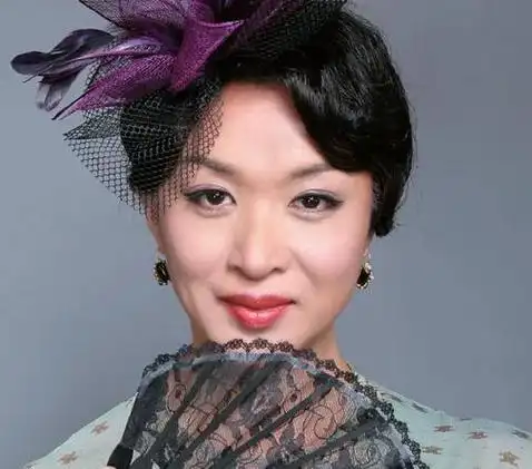 "毒舌"金星敢爱敢恨:结束10年假婚姻,勇敢变性,收获幸福家庭