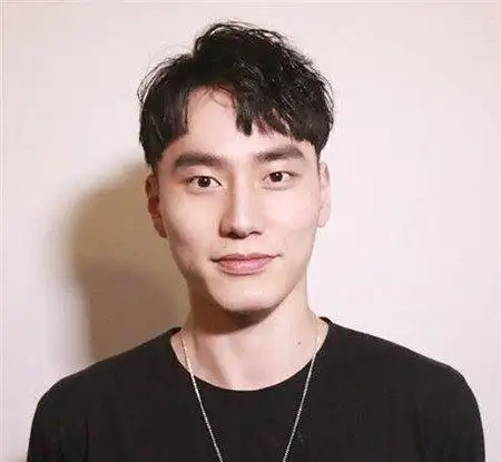 男生中分发型太挑人试试偏分 男生三七分斜刘海短发发型图片