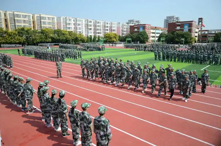 东康中学2019届初一452班军训片段!