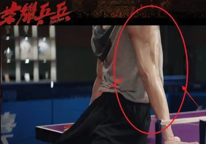 看来白敬亭的健身运动,效果还是很显著的,能够练出这样的肌肉线条