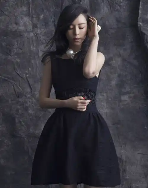 41岁张静初罕露面,做牵引治疗被吓一跳,因太瘦了医生感叹绑不住_问题