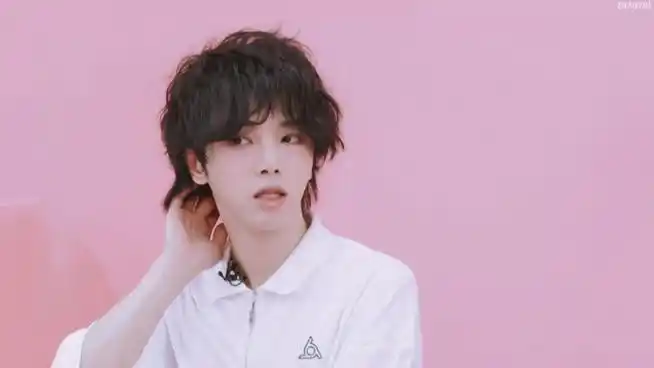 华晨宇美貌bot#是谁又打开硬盘欣赏飒飒的美貌,是我93