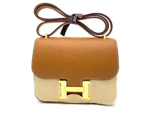 爱马仕包包难买是众所周知的,常常一包难求,朋友圈中谁有个爱马仕的包