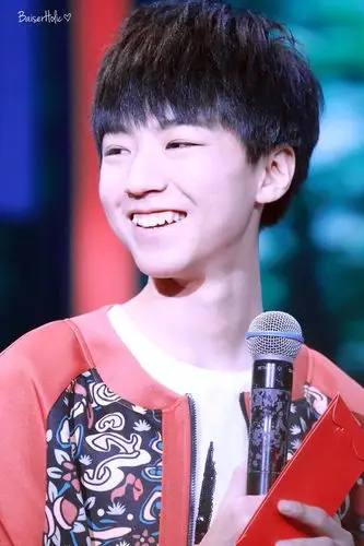 tfboys 王俊凯 cr:logo 笑成叉烧包.