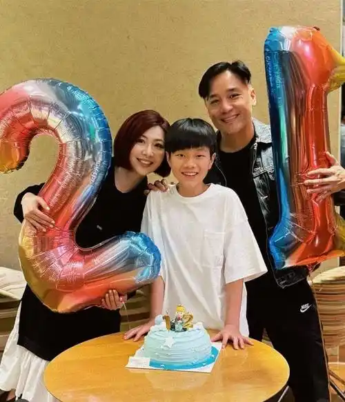 杨千嬅12岁儿子庆生照被泄!硬朗帅气太像爸,丁子高亲戚抢先发布