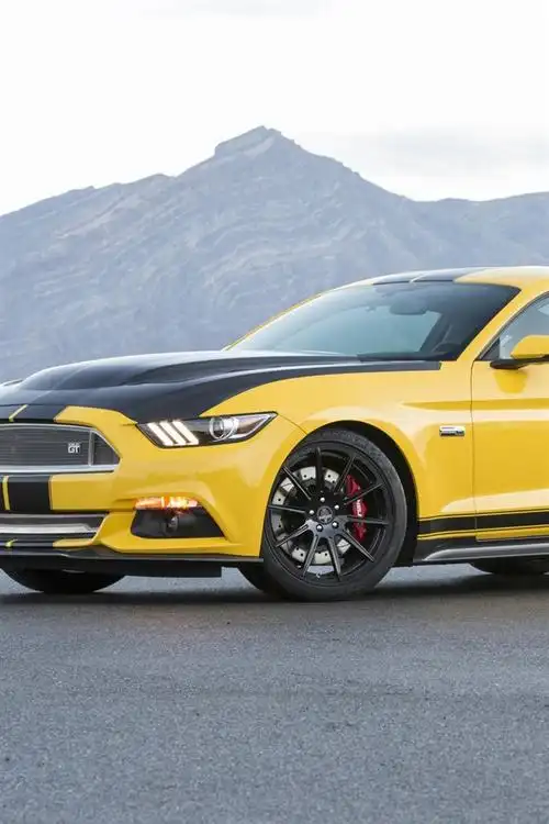 福特野马谢尔比gt黄色超级跑车