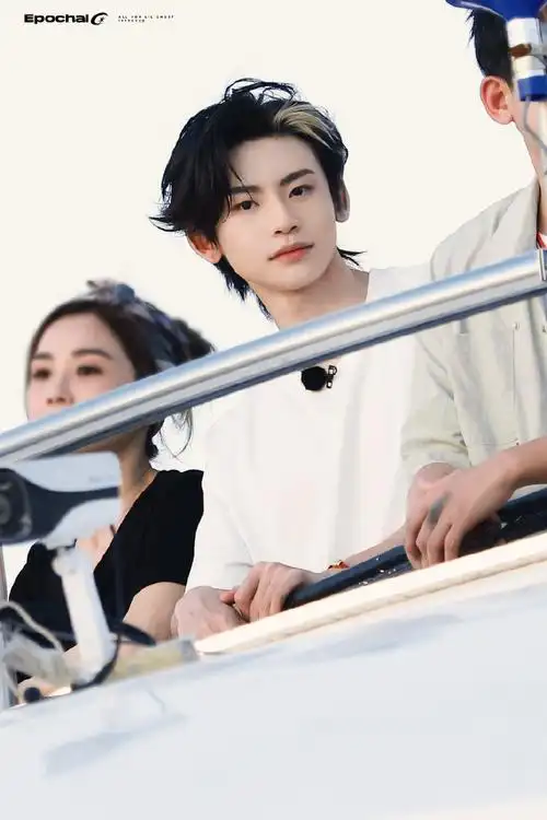 小鬼王琳凯青春环游记