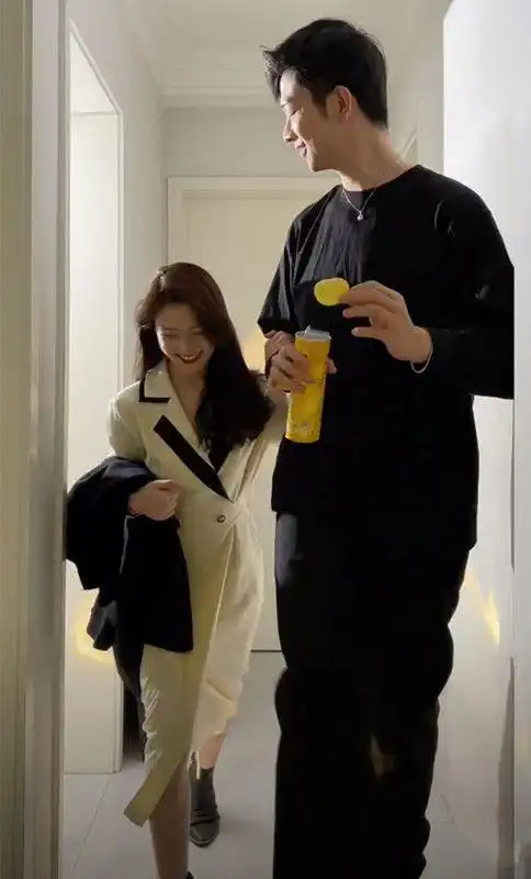 1米58女孩太会打扮和1米9帅哥一同出镜真惊艳上演最萌身高差