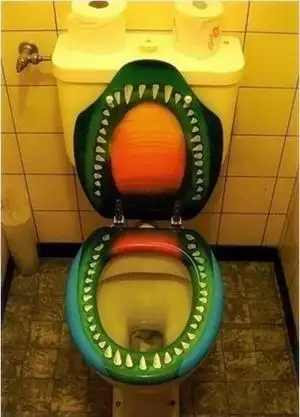 6,人脸马桶5,厕所门是真心的矮了!4,小心剪刀!3,有没有被