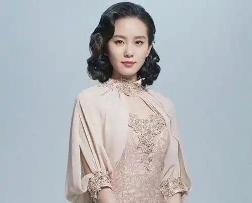 刘诗诗民国风造型亮相留一头复古卷发气质提升不止一档次